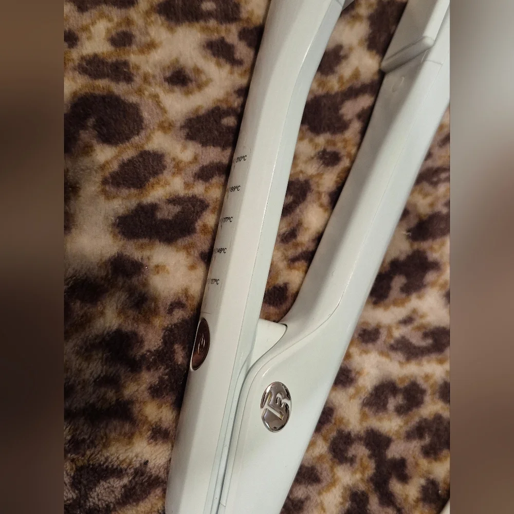 T3 White Singlepass Styleplus Hair Straightener Unused-Like New